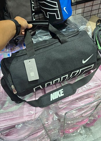 Nike Siyah Fermuarlı Spor Çantası