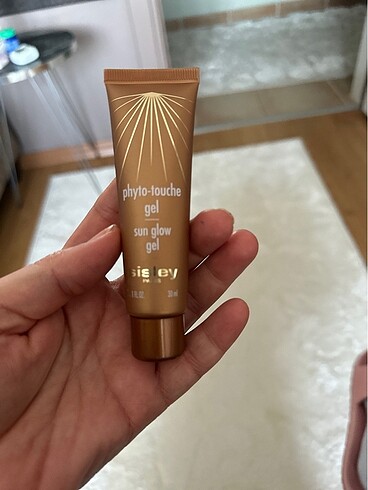 Allık gibi bronzer gibi çok amaçlı kullanılabilir