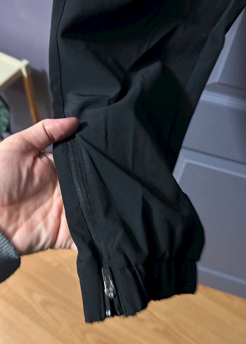 Siyah Rahat Kesim Fermuarlı Pantolon - Görsel 4