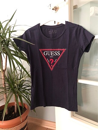 Guess tshirt