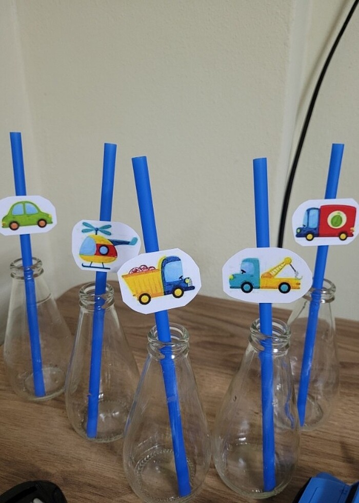 Arabalar temalı cupcake süsü ve pipet süsü  - Görsel 3