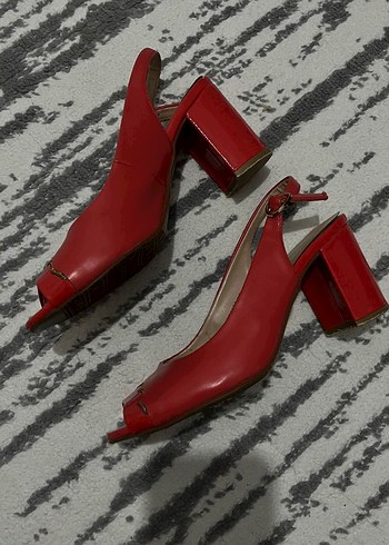 Kırmızı Parlak Blok Topuklu Kadın Stiletto