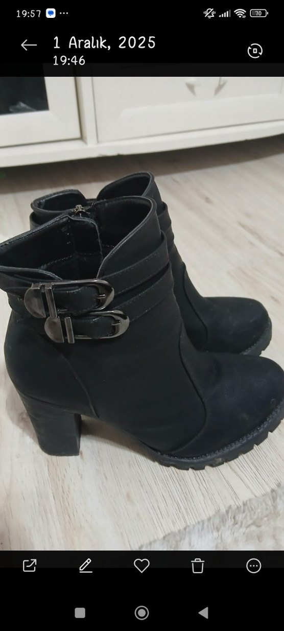 Siyah Deri Kemerli Kadın Dolgu Topuk Bot - Görsel 4