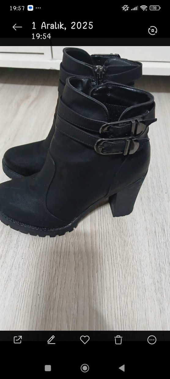 Siyah Deri Kemerli Kadın Dolgu Topuk Bot - Görsel 3