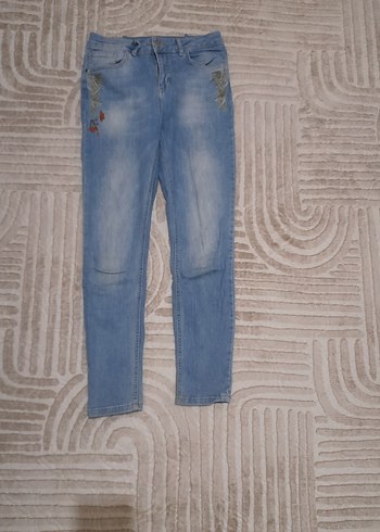 Nakışlı Mavi Düğmeli Kadın Kot Pantolon