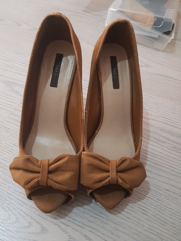 Bej Süet Fiyonklu Stiletto Topuklu Kadın Ayakkabı - Görsel 2