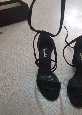 Siyah Bağcıklı Tek Bantlı Topuklu Kadın Ayakkabı - Görsel 4