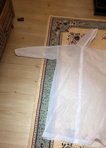 Beyaz Uzun Kollu Kadın Yağmurluk - Görsel 2