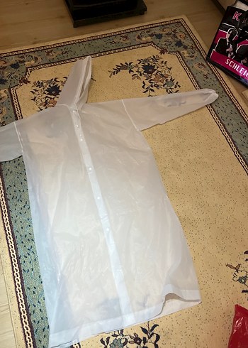 Beyaz Uzun Kollu Kadın Yağmurluk - Görsel 3