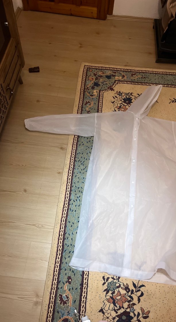 Beyaz Uzun Kollu Kadın Yağmurluk - Görsel 2