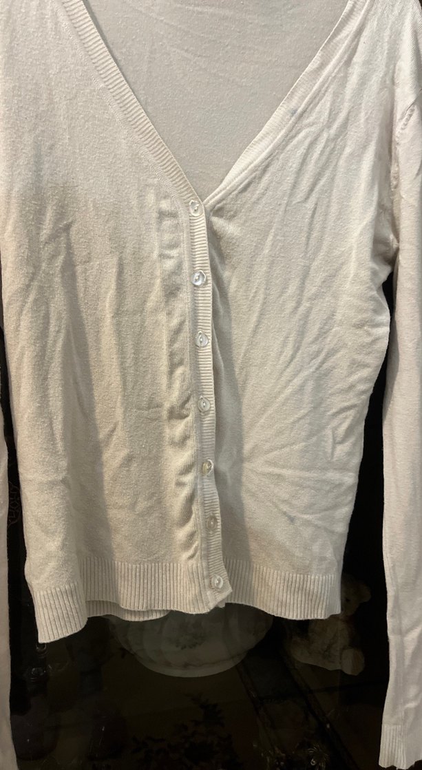 Düğmeli Bej V Yaka Kadın Hırka - Görsel 3