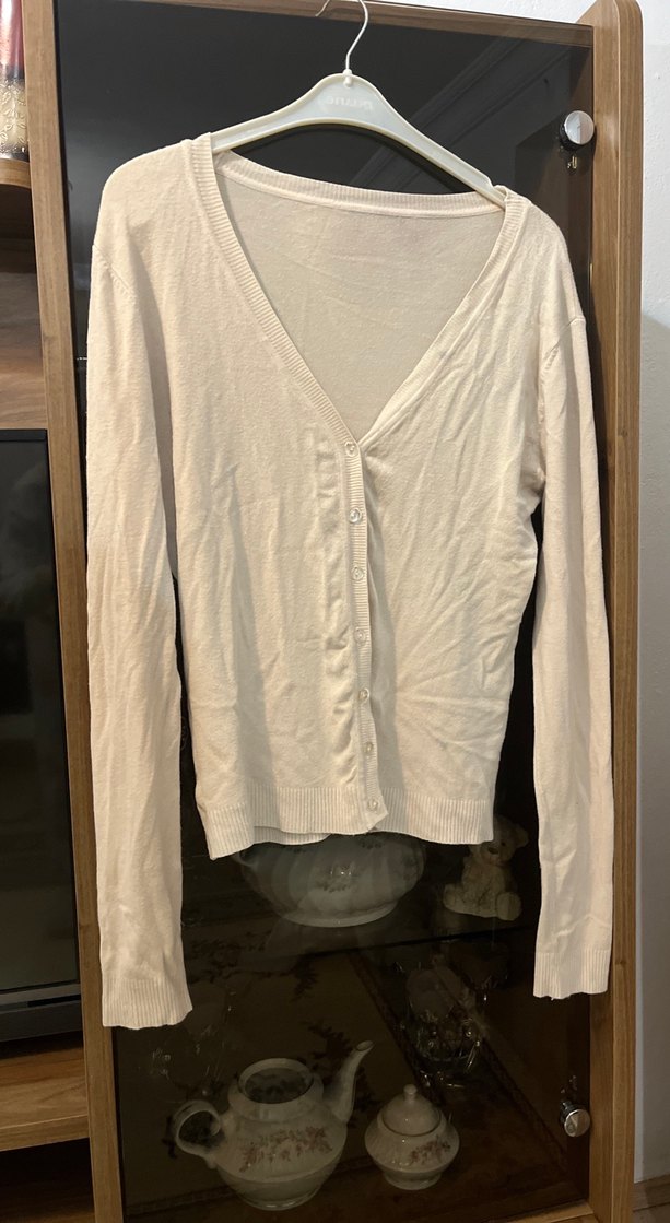 Düğmeli Bej V Yaka Kadın Hırka - Görsel 2