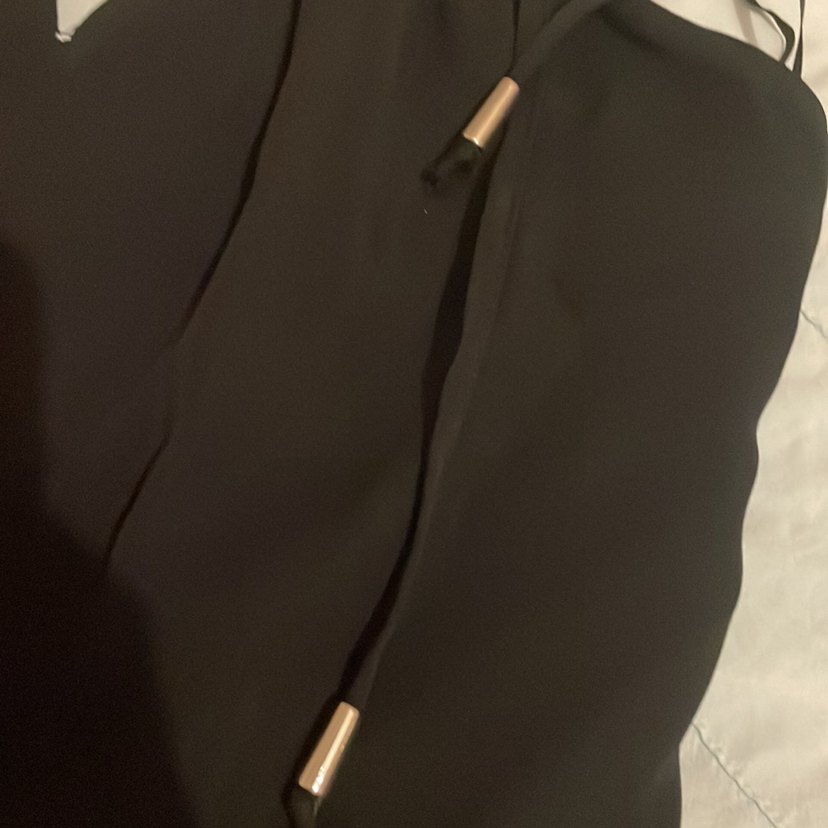 Adil Zincir Detaylı Siyah Uzun İp Askılı Bluz - Görsel 4