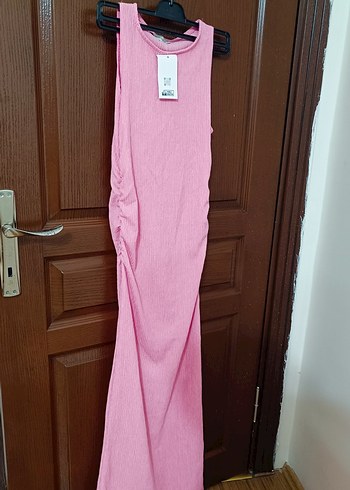 Pembe uzun, kolsuz, drapeli, büzgülü elbise