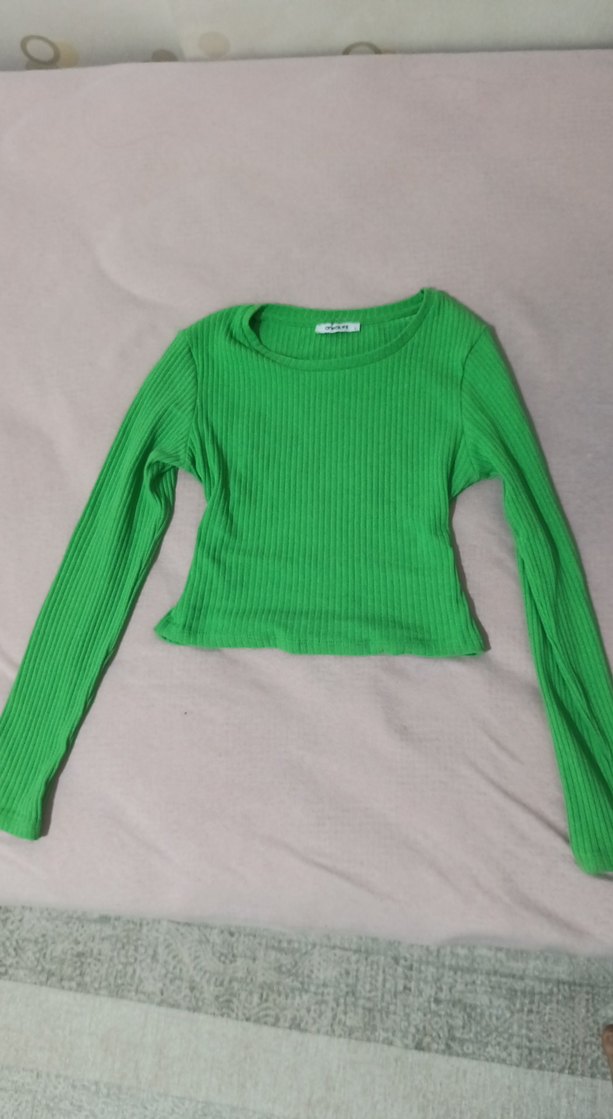 Uzun Kollu Yeşil Crop Top ince dar kesim body - Görsel 3