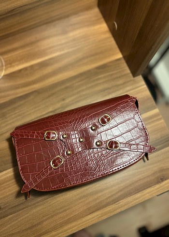 Bordo Deri Yılan Desenli Tokalı Omuz Askılı Kadın Çanta