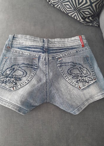 Koton Kadın Gri Baskılı Kemerli Mini Denim Şort