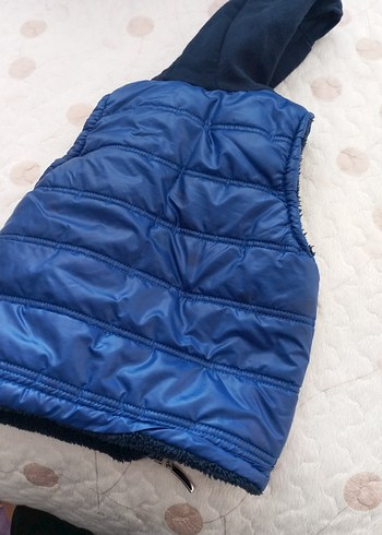 Mavi Erkek Çocuk Kürklü Kapüşonlu Yelek - Görsel 3