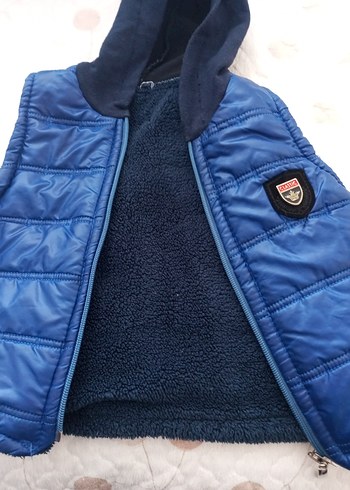 Mavi Erkek Çocuk Kürklü Kapüşonlu Yelek - Görsel 2