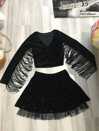 Bershka Kadife Kolları Püsküllü Büstiyer Etek Takım