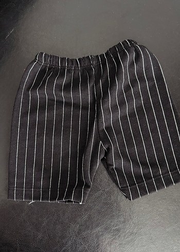 Siyah Çizgili Nakışlı Erkek Şort - Görsel 2