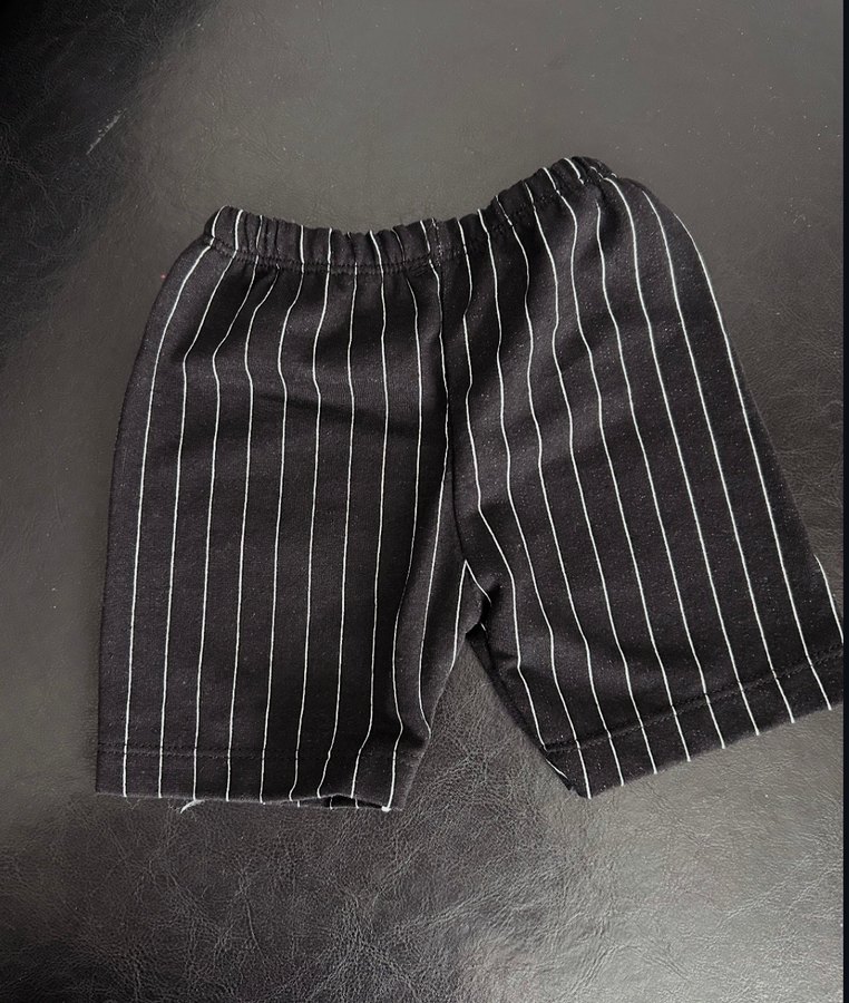 Siyah Çizgili Nakışlı Erkek Şort - Görsel 2