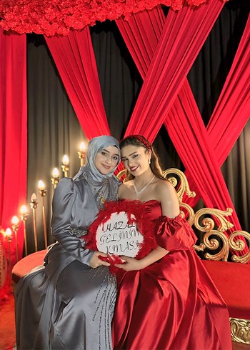 Uzun Kollu Gri Straplez Kadın Abiye - Görsel 3