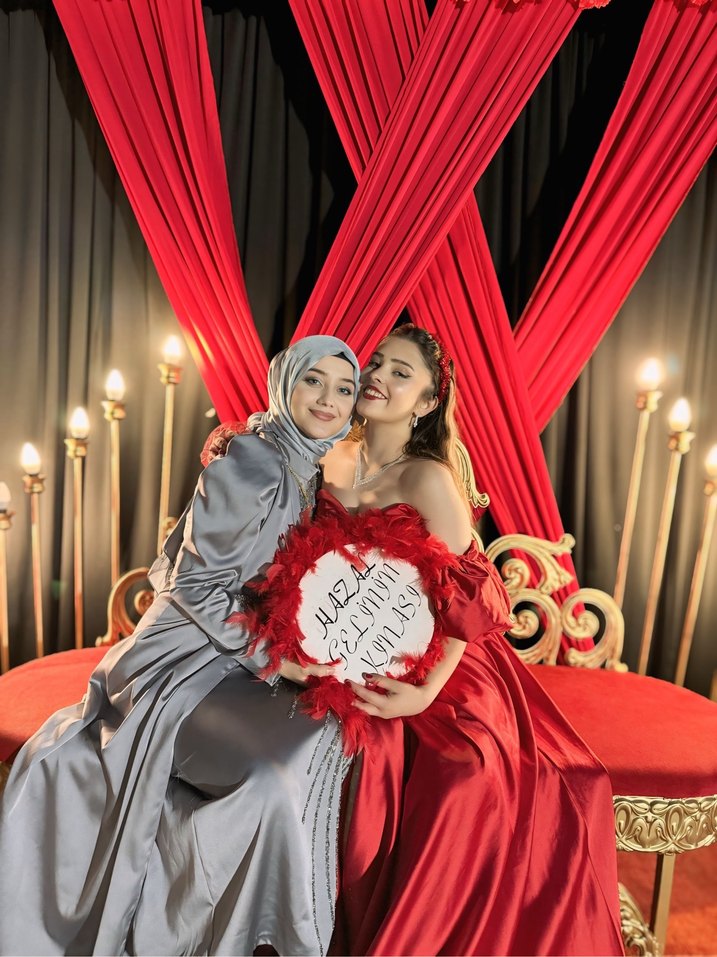 Uzun Kollu Gri Straplez Kadın Abiye - Görsel 2