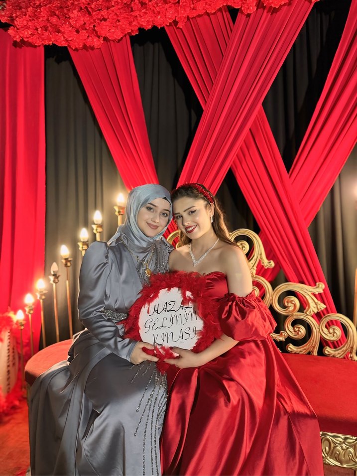 Uzun Kollu Gri Straplez Kadın Abiye - Görsel 3