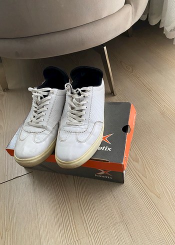 Beyaz Minimalist Erkek Spor Ayakkabı