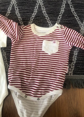 Kısa Kollu Beyaz Bebek Body - Görsel 3