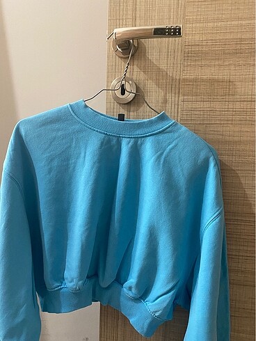 H&M crop sweat