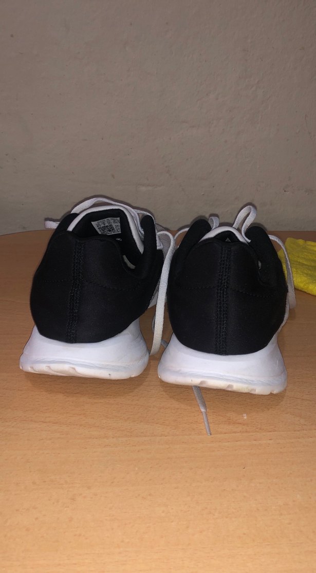 Beyaz Siyah Adidas Spor ayakkabı temiz defo yok - Görsel 4