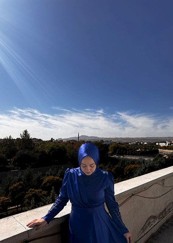 Uzun Kollu, Yüksek Yakalı Mavi Tesettür Elbise - Görsel 6