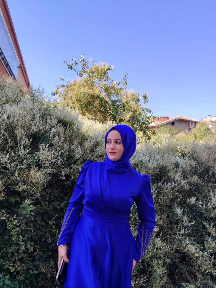 Uzun Kollu, Yüksek Yakalı Mavi Tesettür Elbise - Görsel 3