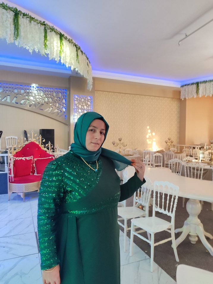 Yeşil Drapeli Uzun Kol Tesettür Elbise - Görsel 2