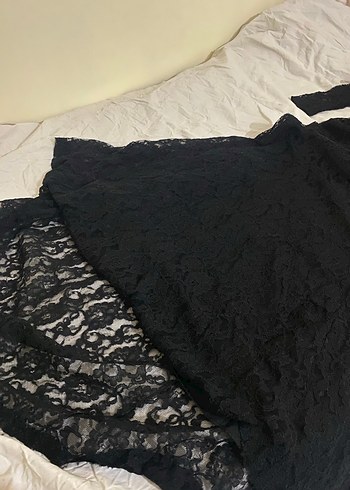 Siyah Dantel Detaylı Uzun V Yaka Kadın Elbise - Görsel 3