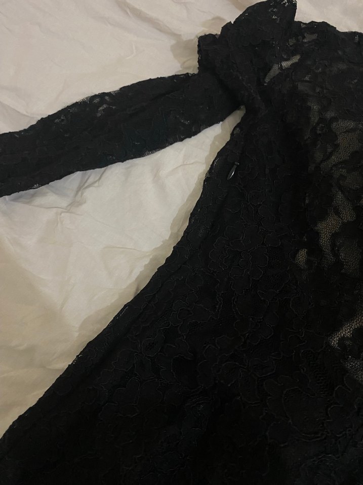 Siyah Dantel Detaylı Uzun V Yaka Kadın Elbise - Görsel 2