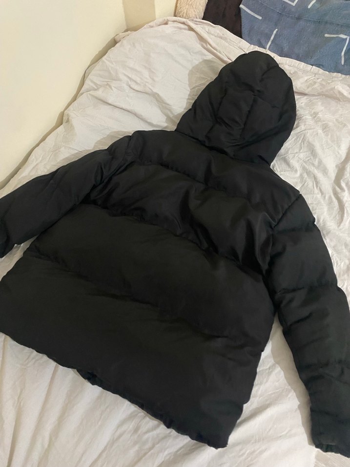 Siyah Kapüşonlu Kadın Şişme Mont - Görsel 3