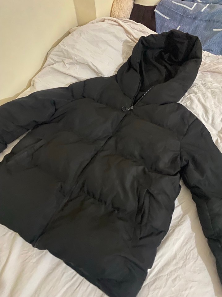 Siyah Kapüşonlu Kadın Şişme Mont - Görsel 2