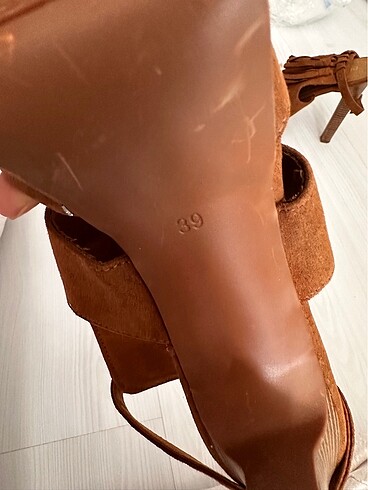 39 Beden kahverengi Renk 10cm topuklu püsküllü ayakkabı
