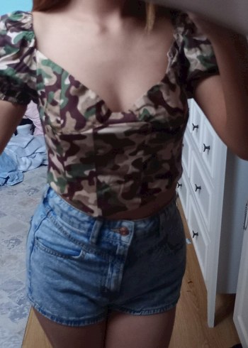 Kadın Kamuflaj V Yaka Crop Top - Görsel 2