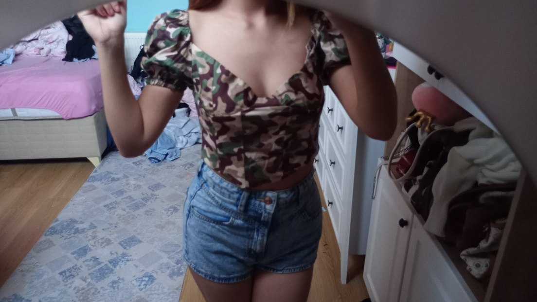 Kadın Kamuflaj V Yaka Crop Top - Görsel 2