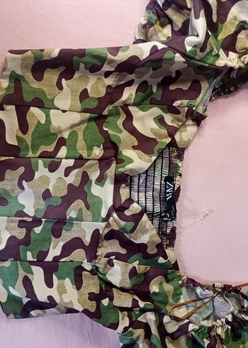 Zara Kadın Kamuflaj Desenli Crop Top