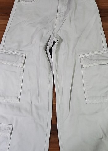 11-12 Yaş Beden kız çocuk beyaz ve açık gri renkte orijinal zara pantolon