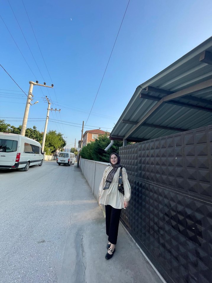 Kadın bej gömlek çiçek güpürlü - Görsel 2