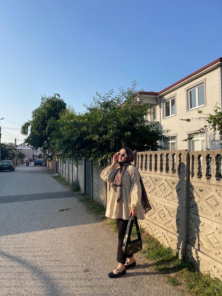 Kadın bej gömlek çiçek güpürlü - Görsel 3