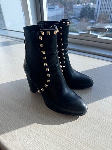Nine West Zımbalı Topuklu Bot