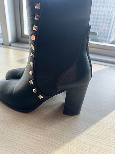 37 Beden siyah Renk Nine West Zımbalı Topuklu Bot