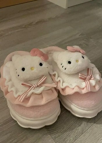 Pembe Fırfırlı Sıcak Terlik